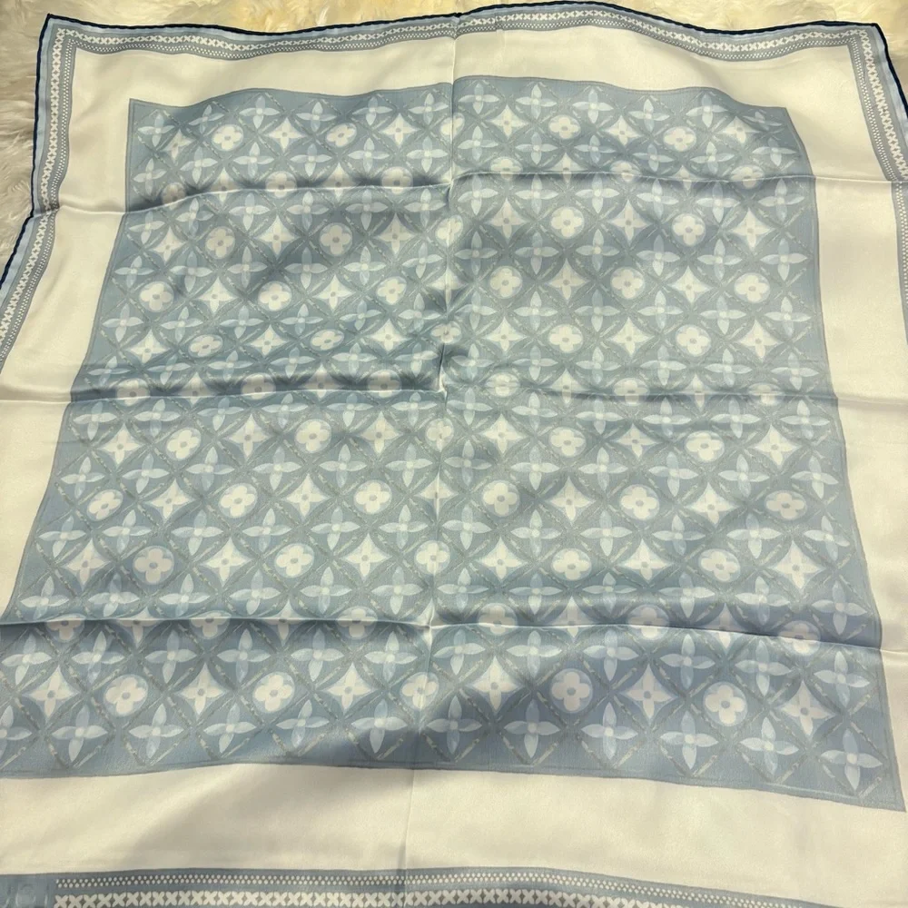 LOUIS VUlTTON monogram silk scarf size 35x35 ‼️LAST ONE LEFT